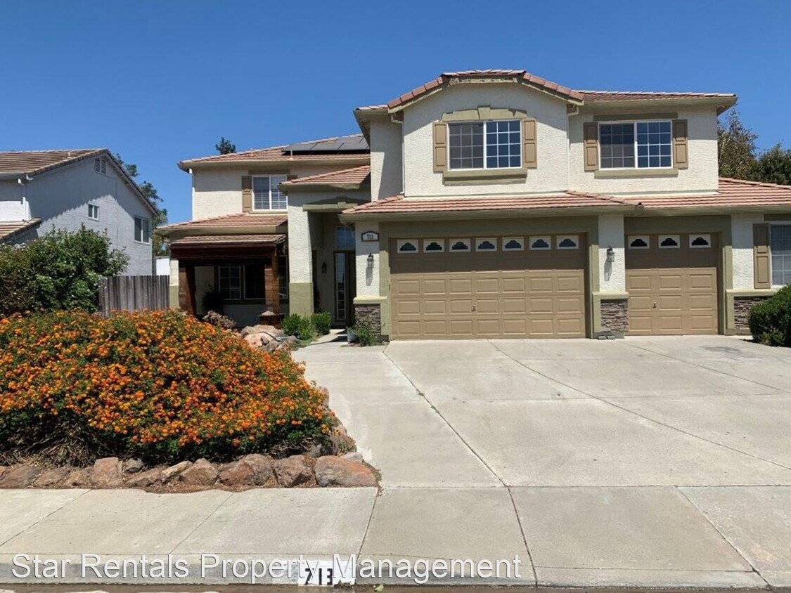 Foto principal - 4 br, 3 bath House - 713 RUBY