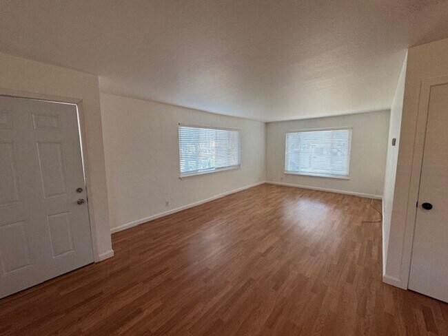 Building Photo - 1211 Mayette Ave