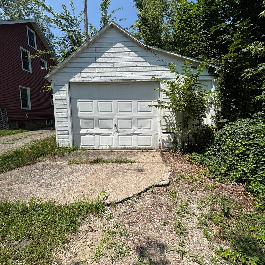 Building Photo - 1810 Coleman Ave