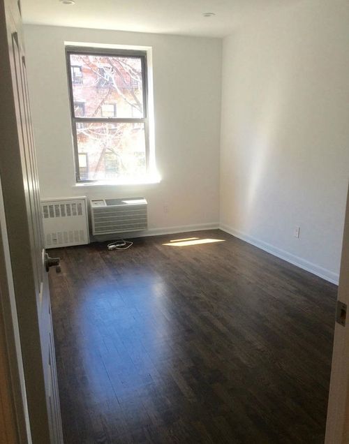 Foto del edificio - 328 W 19th St
