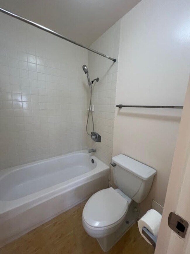 Building Photo - Must See 1 Bedroom Kukui Plaza Walking Dis...