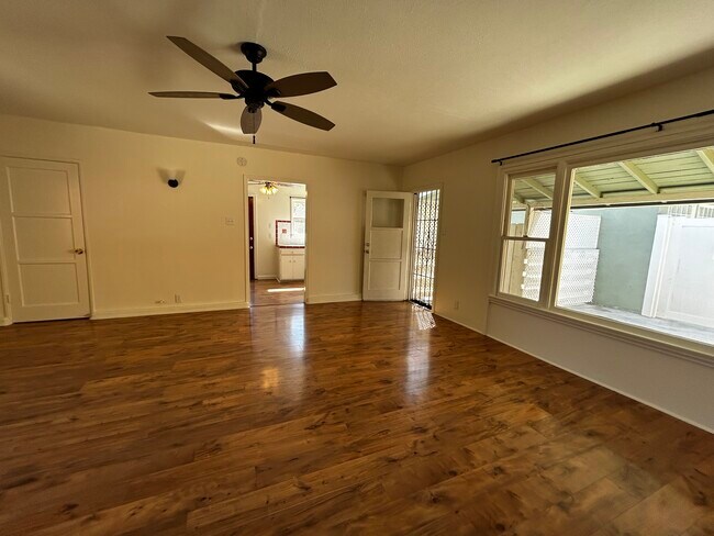 Foto del edificio - 254 N Canyon Blvd