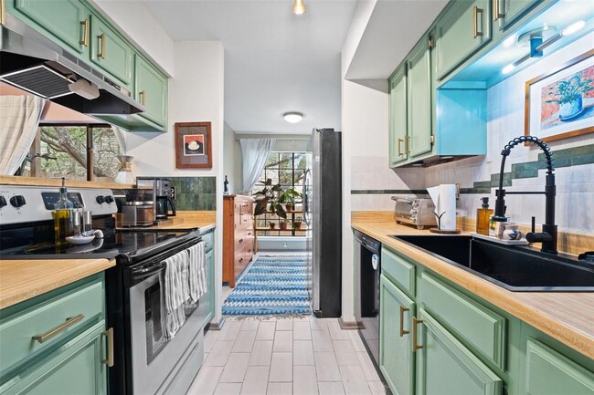 Foto del edificio - 4159 Steck Ave