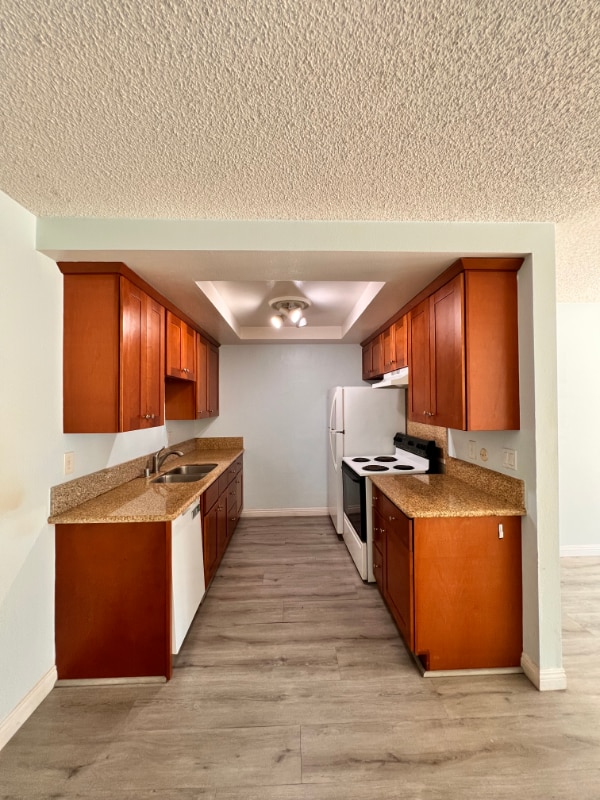 Foto del edificio - 10278 Black Mountain Rd