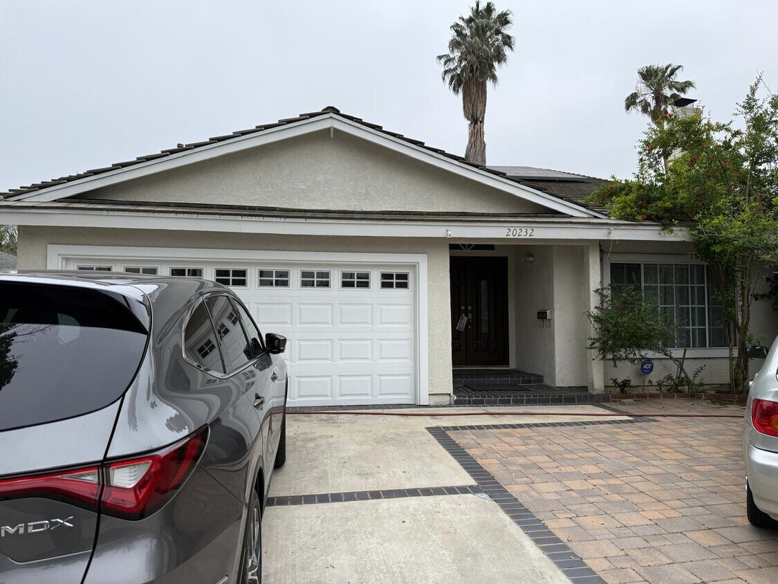 Primary Photo - 20232 Lorne St