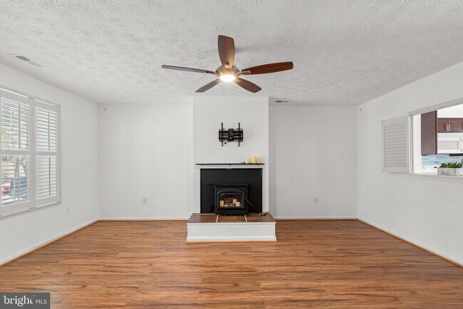 Foto del edificio - 18656 Winding Creek Pl