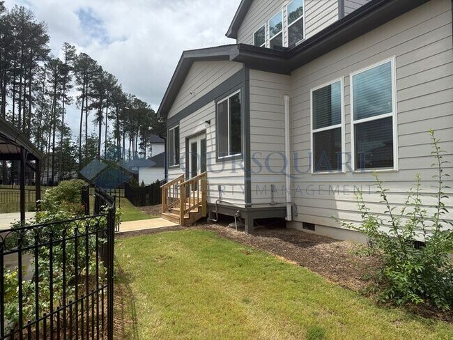 Foto del edificio - Elegant 4-Bed / 3.5-Bath Home with Main-Level Primary Suite, Quartz Kitchen & 3-Car Garage – In H...