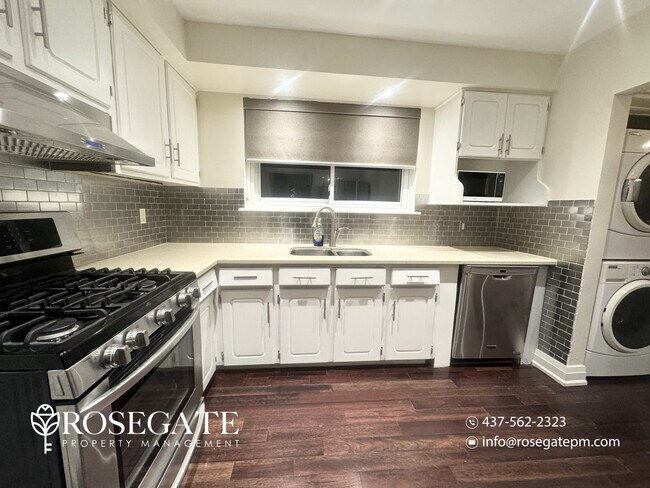 Photo du bâtiment - 2-Bedroom Semi-Detached Home with Backyard & 2 Parking – Pet Friendly – Mississauga