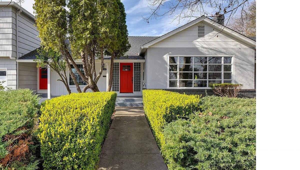 Primary Photo - 3138 Land Park Dr