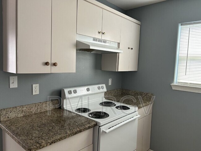 Building Photo - 1315 Quitaca Dr