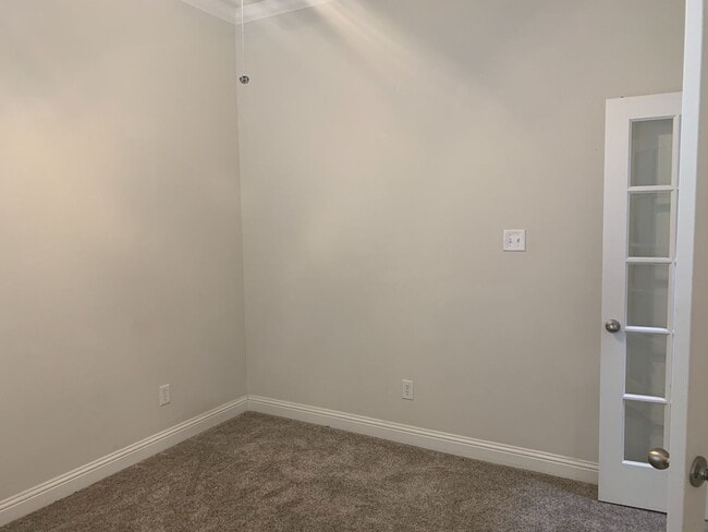 Building Photo - 217 Lilypad Bend