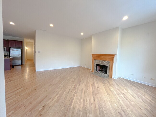 Building Photo - 1438 W Belmont Ave