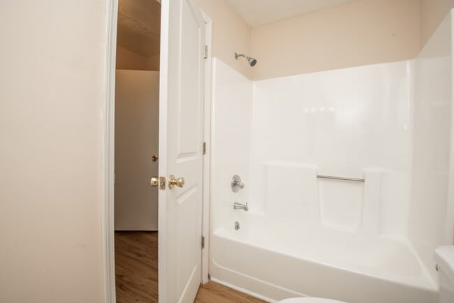 Foto del edificio - 3051 Dow Dr