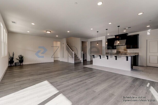 Building Photo - Unit
