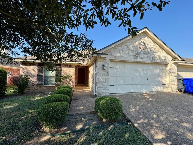 Building Photo - Duplex