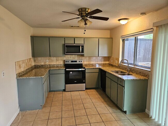 Foto del edificio - 611 Dewberry Dr