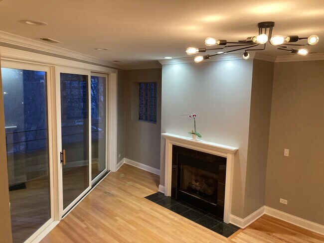 Foto del edificio - 4662 N Winthrop Ave