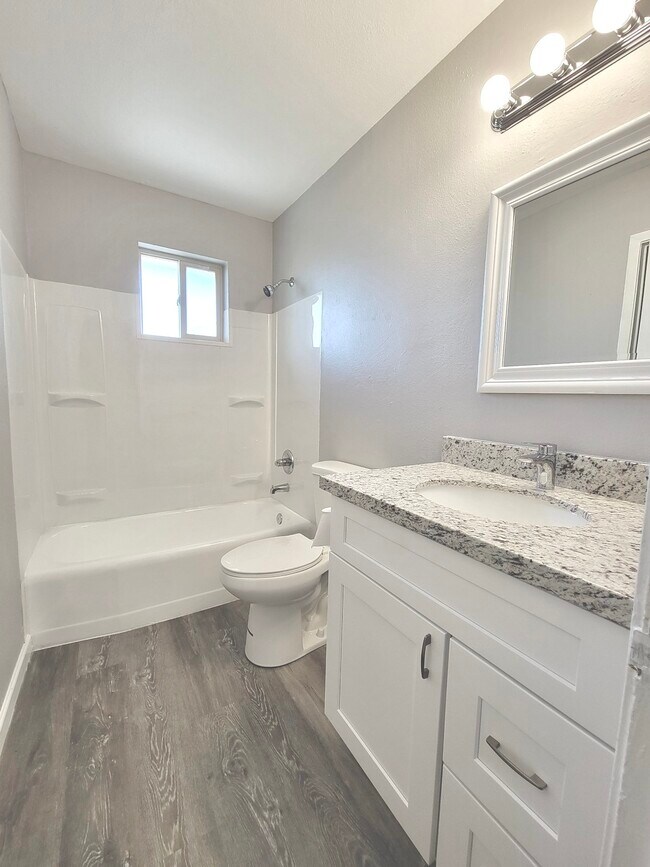Foto del edificio - 1833 East Harvard Street, Unit 1