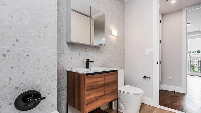 Foto del edificio - "Charming 1-Bedroom Astoria Gem with Hardw...