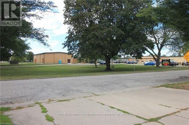 Building Photo - 686 Kember Ave