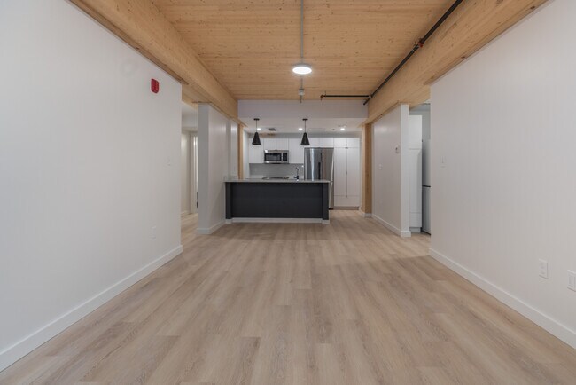 Building Photo - 11 E Lenox St