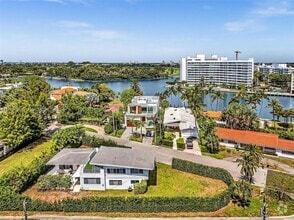 Building Photo - 9257 Bay Dr