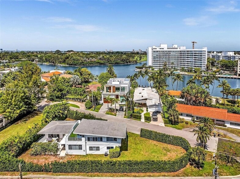 Primary Photo - 9257 Bay Dr