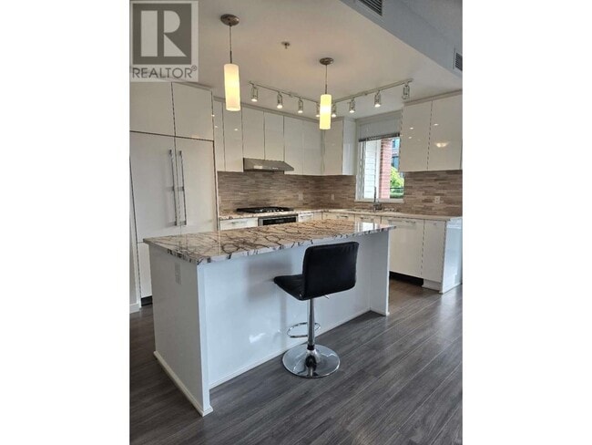 Photo du bâtiment - 9551-9551 Alexandra Rd
