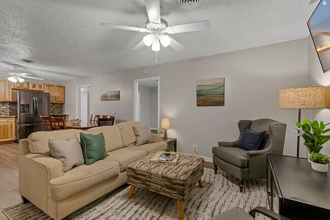 Foto del edificio - 3745 N Hills Dr