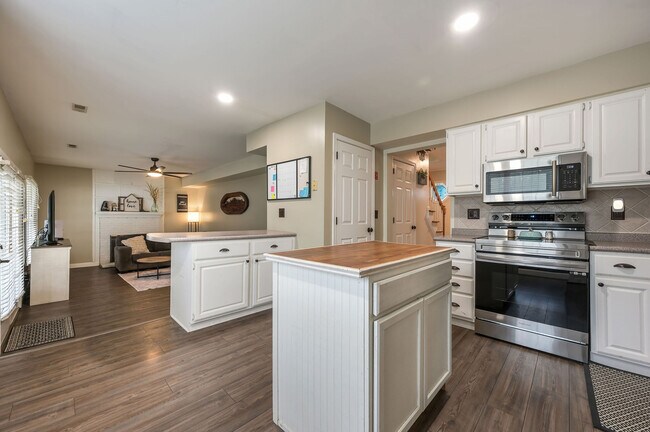 Foto del edificio - 200 Eagle Crest Dr