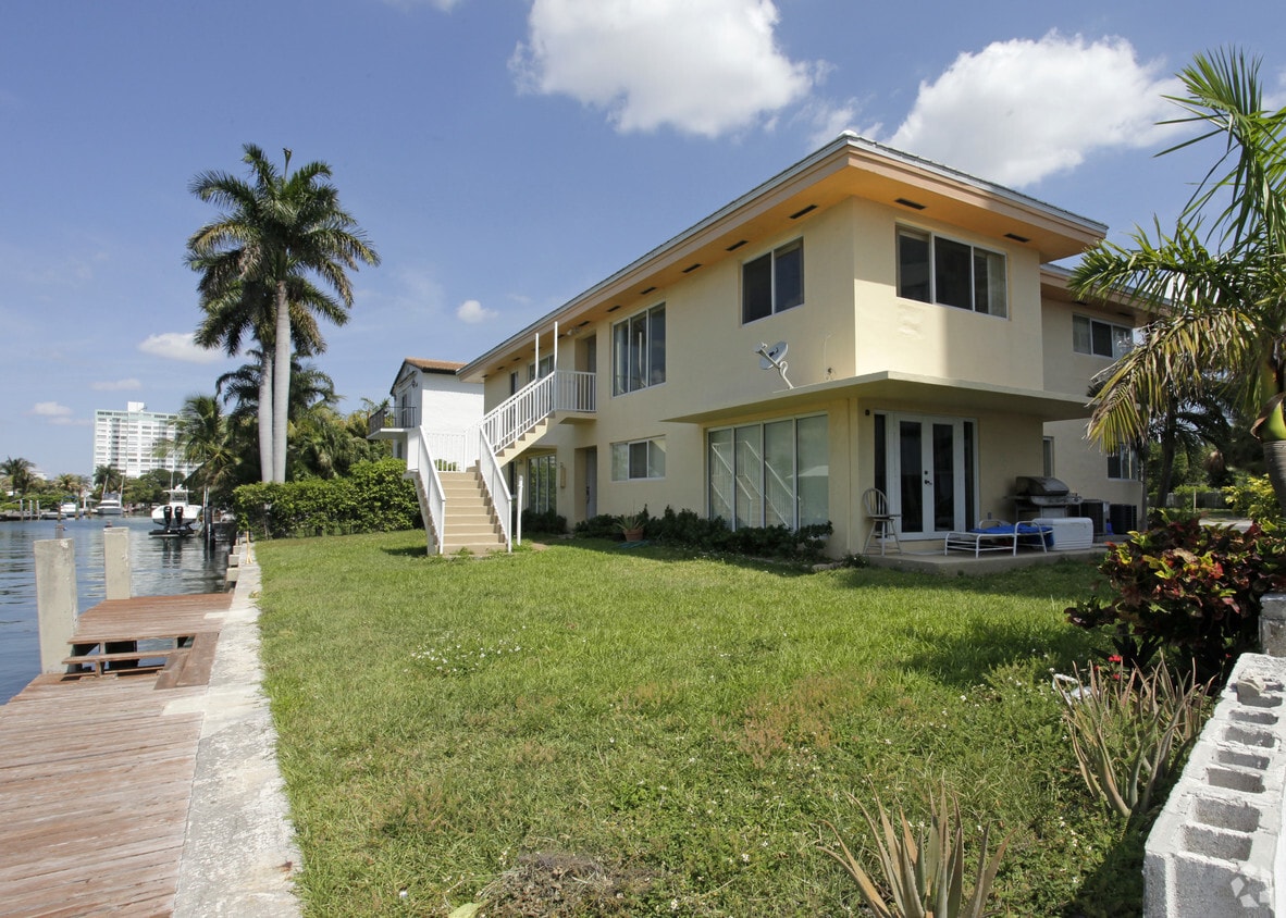 Primary Photo - 11900 N Bayshore Dr