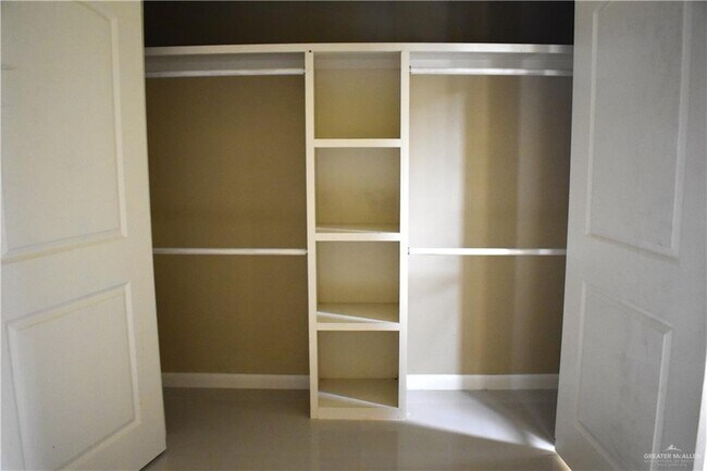 Foto del edificio - 2420 N Mojave St