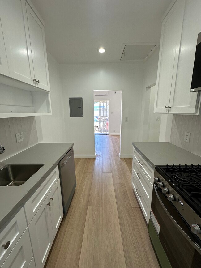 Building Photo - 1406 Colton St