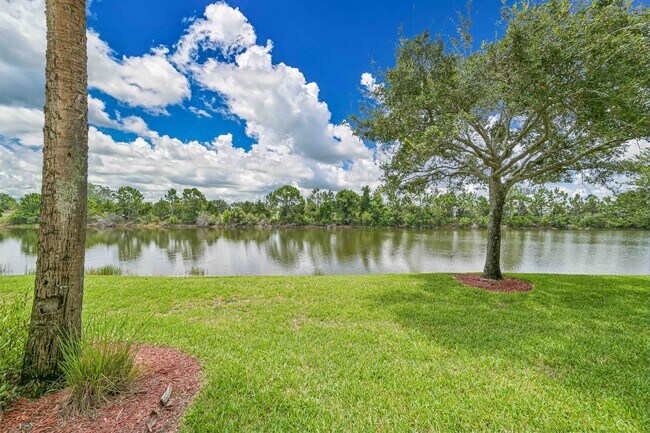 Foto del edificio - ***FULLY FURNISHED - 2/2 condo with LAKE V...