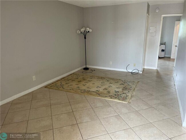 Building Photo - 1818 E Oakland Park Blvd