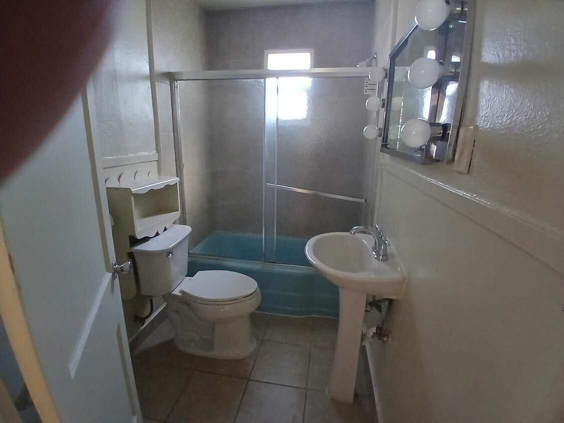 Building Photo - 1230 Montrose Pl SW