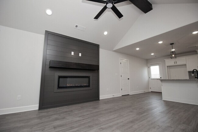 Foto del edificio - 1210 Monarch Rd