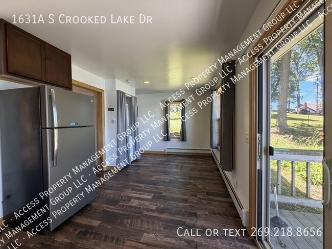 Building Photo - 1631 S Crooked Lake Dr