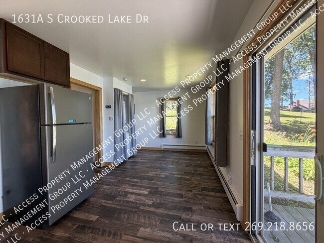 Foto del edificio - 1631 S Crooked Lake Dr
