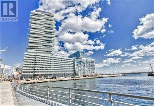 Photo du bâtiment - 15 Queens Quay E