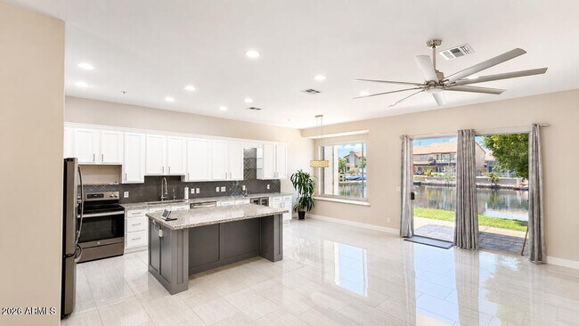 Foto del edificio - 1442 W Coral Reef Dr