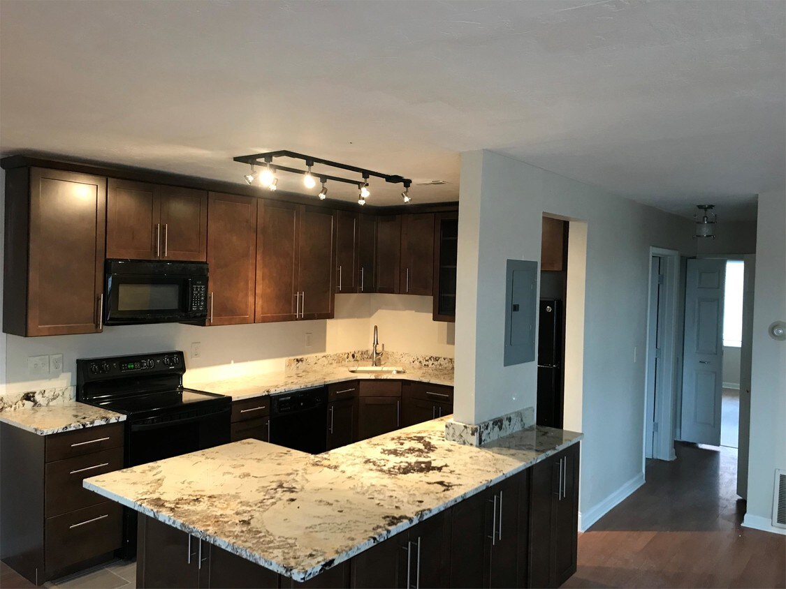 Foto principal - 6780 5th Ave