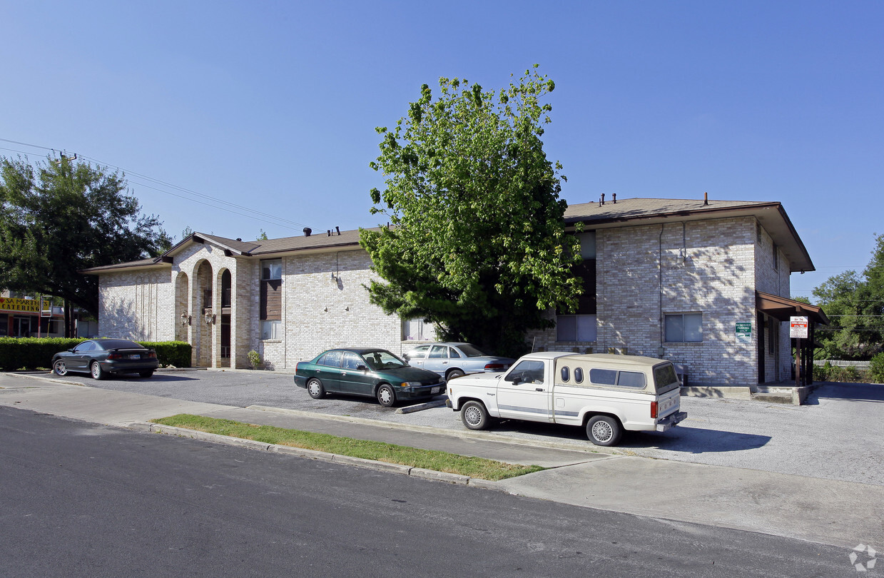 Primary Photo - Chelsea Place Apartments