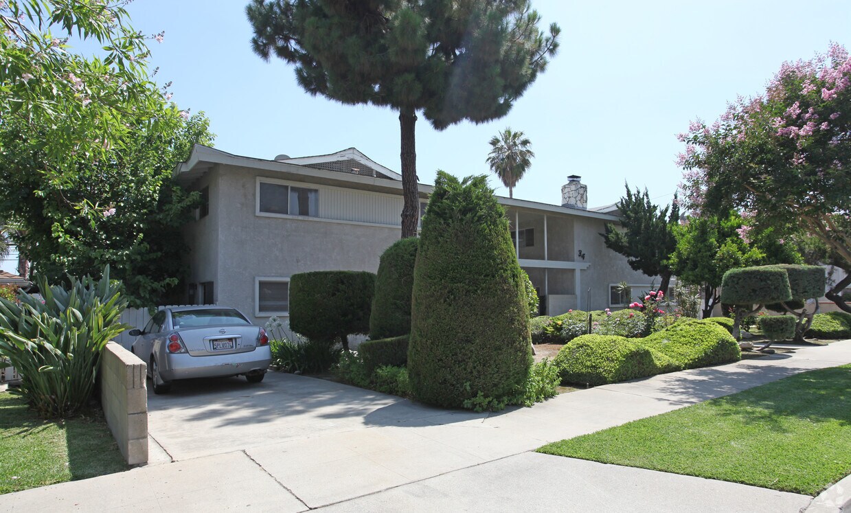Primary Photo - 34-38 Fano St