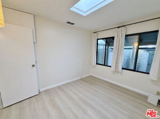 Foto del edificio - 7601 Kittyhawk Ave