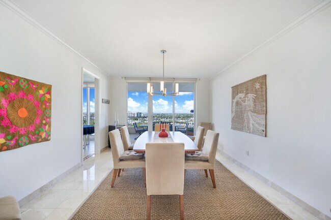 Building Photo - 781 Crandon Blvd