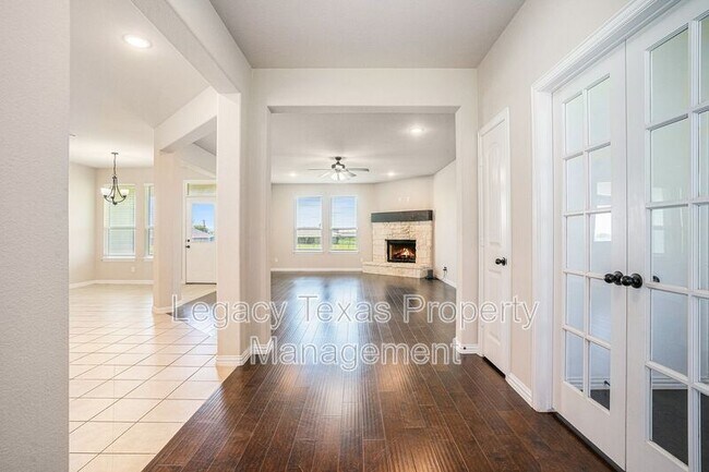 Foto del edificio - 6355 Rustic Edge St
