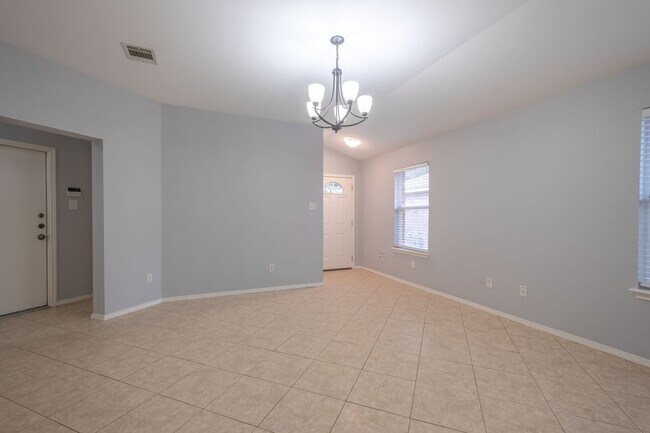 Foto del edificio - Lovely Updated 3 Bedroom, 2 Bath Home in P...