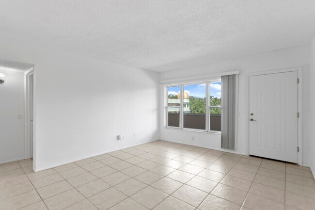 Building Photo - 2287 Philippine Dr