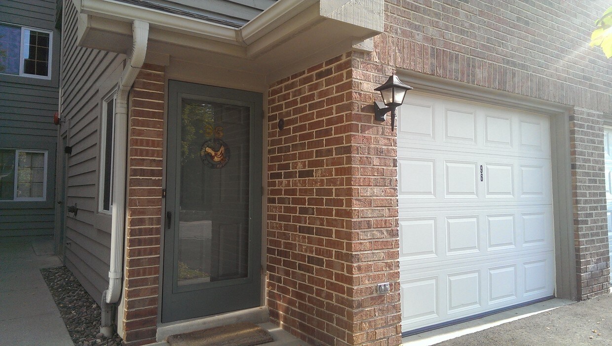 18275 Brookfield Lake Dr Unit 96, Brookfield, WI 53045 Condo for Rent